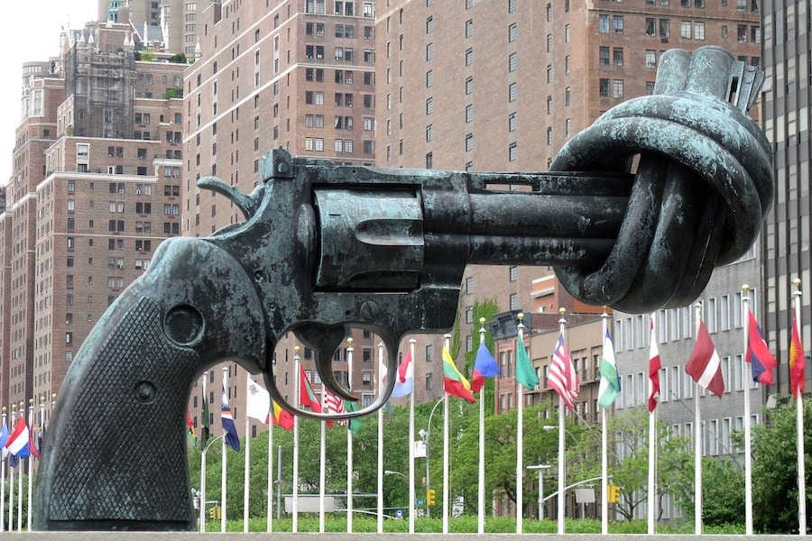 Non–Violence or The Knotted Gun by Carl Fredrik Reutersward, UN New York.