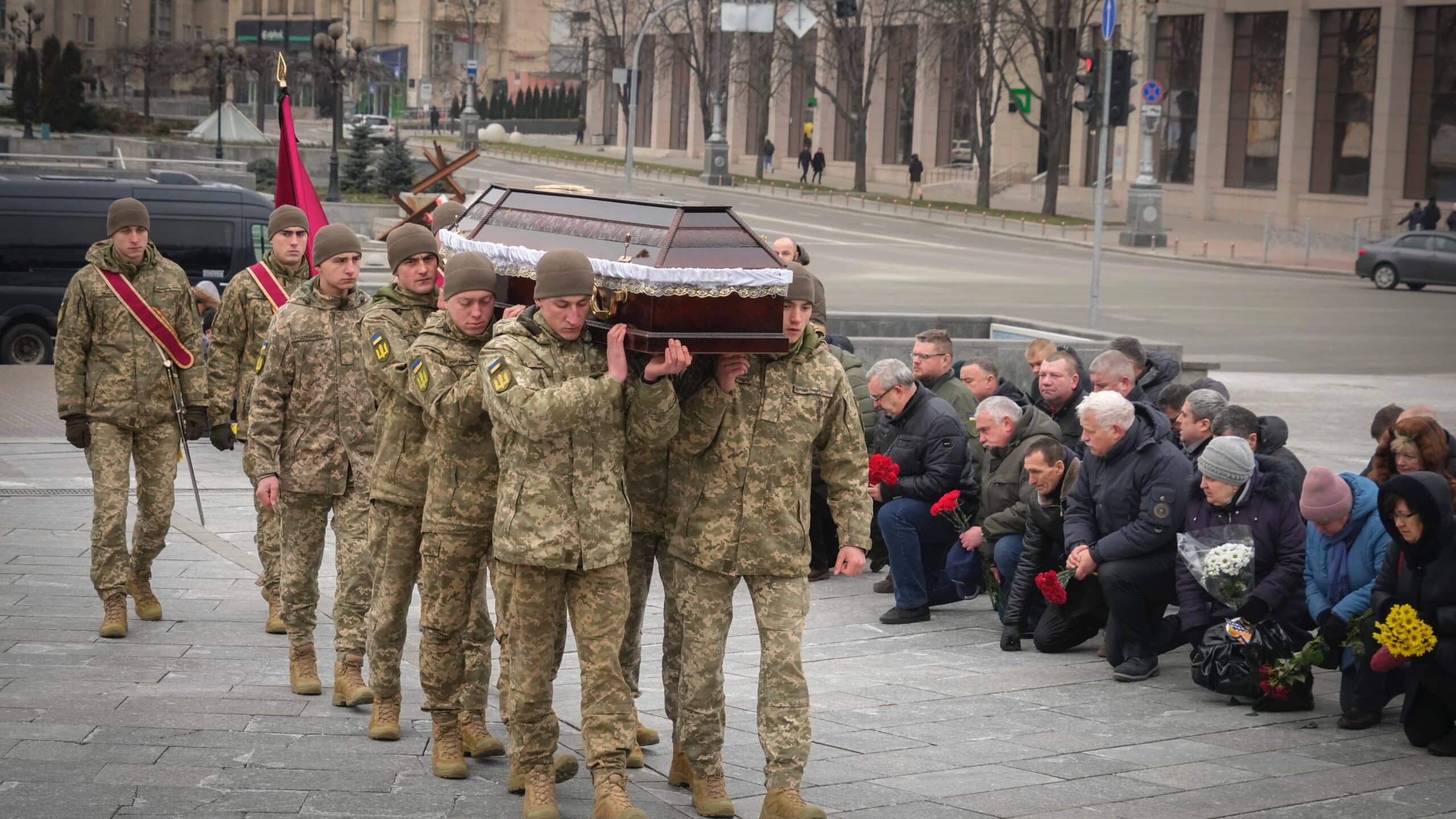 Ukrainian servicemen carry the coffin of a comrade 