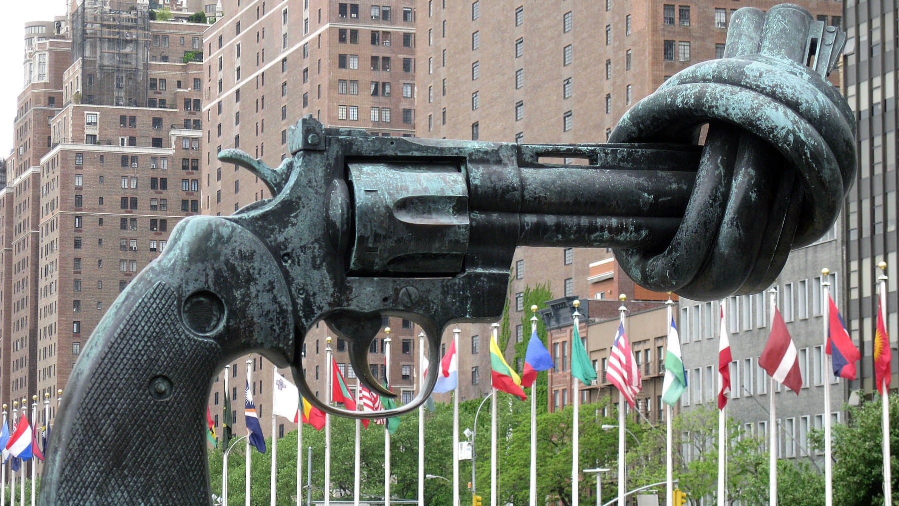 Non–Violence or The Knotted Gun by Carl Fredrik Reutersward, UN New York. 